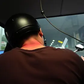 motociclista ferido fio solto